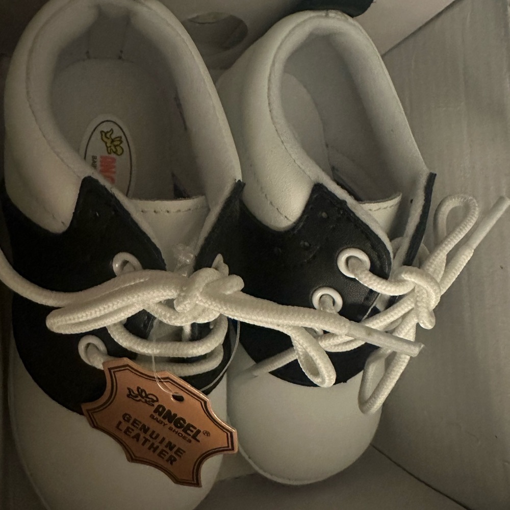 NWT NIB angel baby saddle shoes. Black and white. Size 6